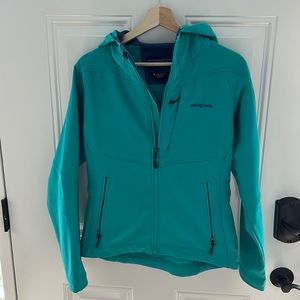 Patagonia fleece lined soft shell jacket